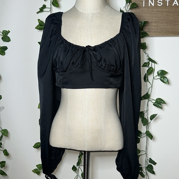 cashmere & champagne Tops - Cashmere & Champage Puff Long Sleeve Crop Top Black